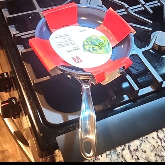 Zwilling Clad CFX Ceramic Non-Stick 8" Fry Pan - Picture 10 of 13